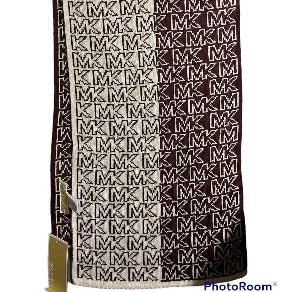 Michael Kors Womens Split Logo Scarf. NWT. Burgundy.